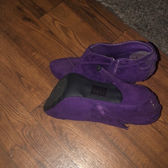 Shoes - Picture 3 of 3